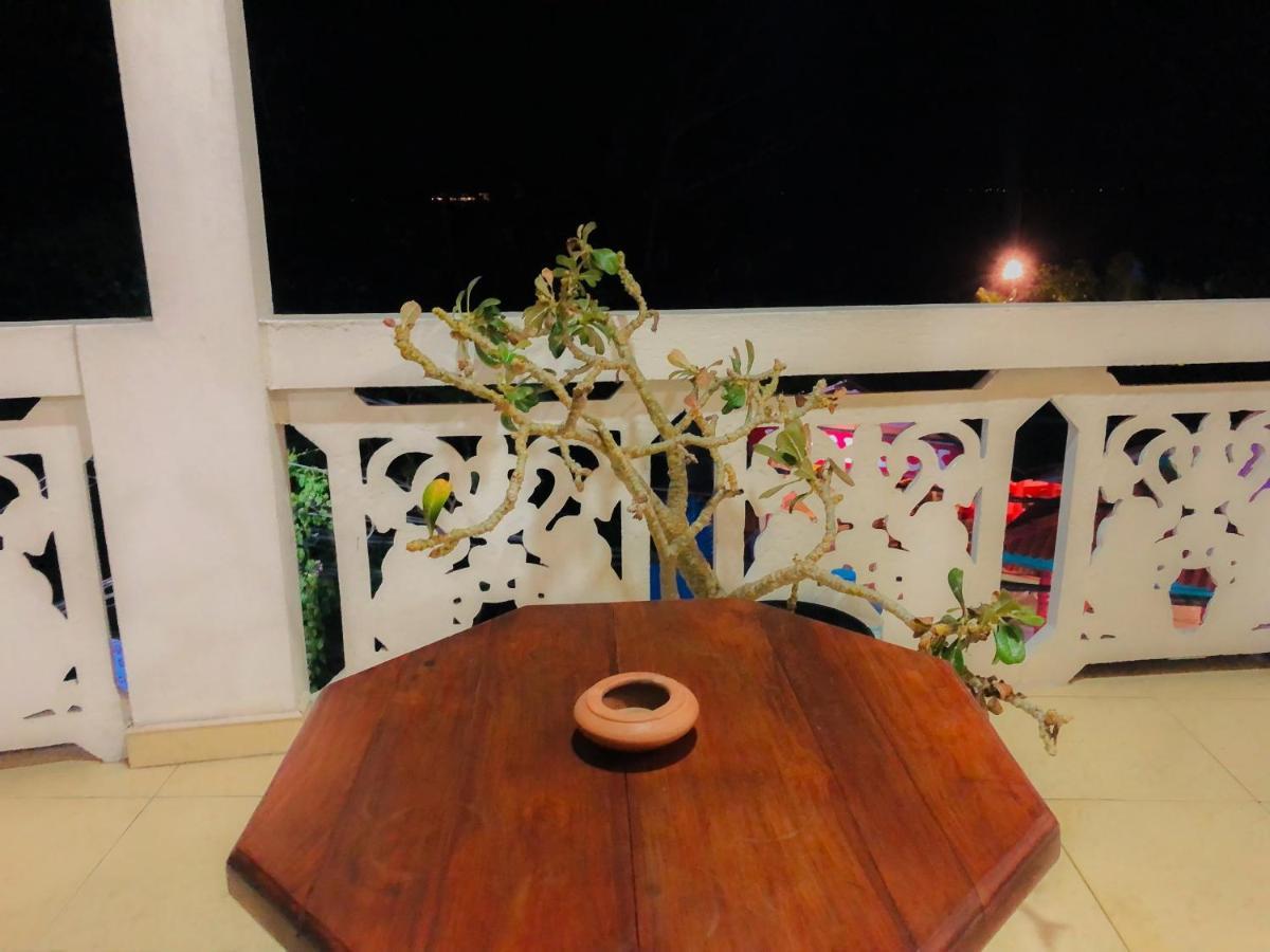 Blue Sea View Bed & Breakfast Unawatuna Exterior photo